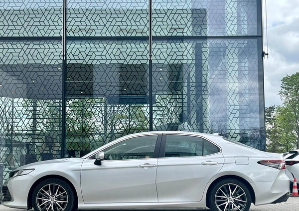 Toyota Camry cena 169900 przebieg: 6600, rok produkcji 2023 z Sulejówek małe 497